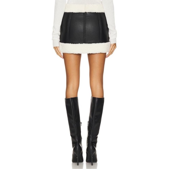 NWOT! Lovers & Friends LUANNE MINI SKIRT in Black - Picture 3 of 6